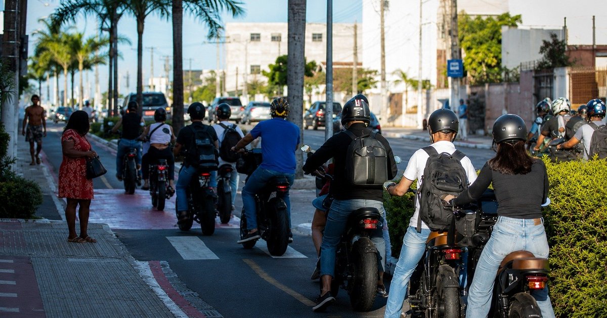 Vitória precisa organizar o tráfego de bikes elétricas nas calçadas antes que os acidentes aumentem