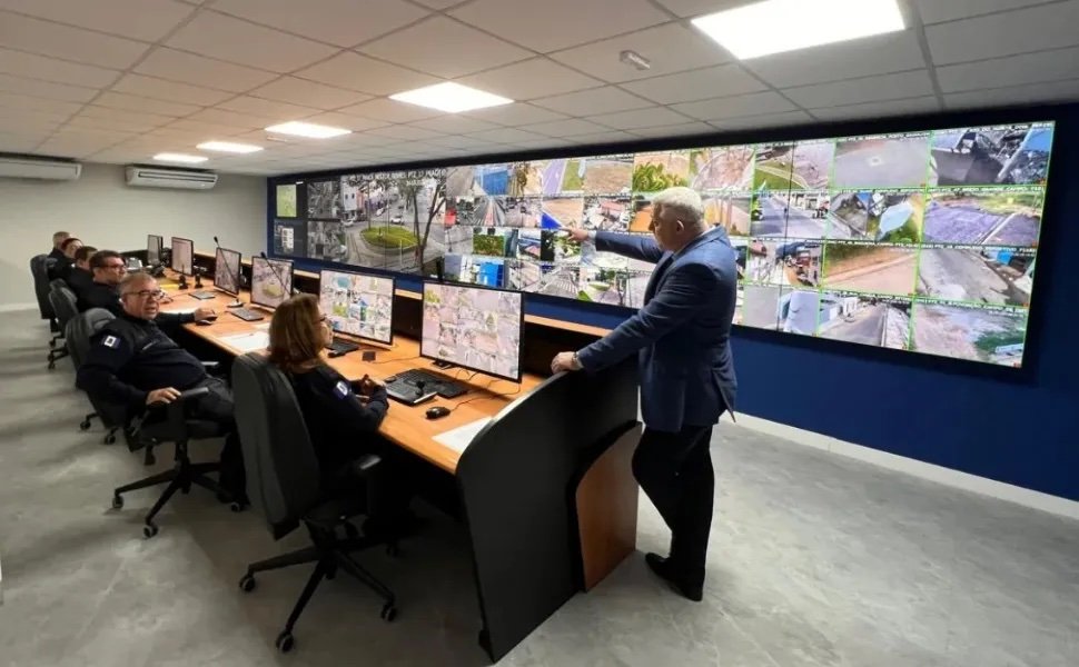 Linhares monta central inteligente de R$ 10 milhões para operar 813 câmeras 24 horas por dia   